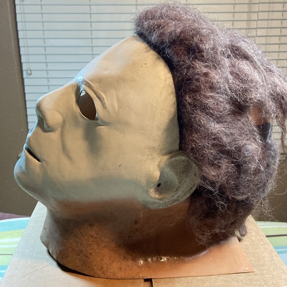 Halloween Mask by Trick or Treat Studios Brand. - Picture 3 of 8